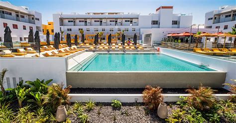 hotels near buendia
